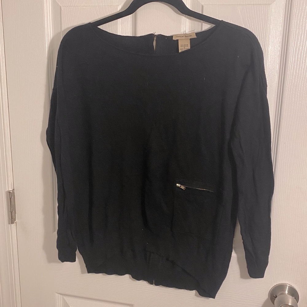 VERTICAL DESIGN black zipper back pocket sweater